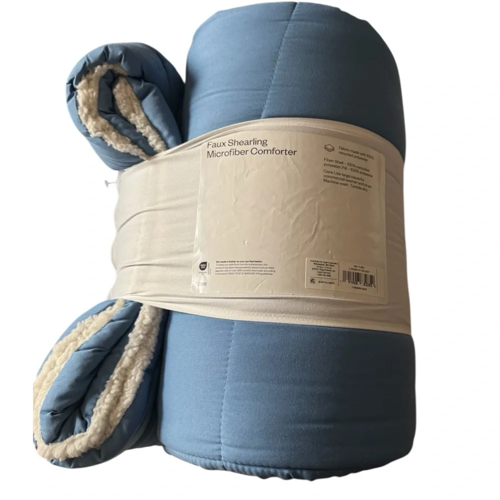 Room Essentials Sky Blue Faux Shearling Comforter new full/queen